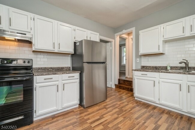 Building Photo - 97 Allen St