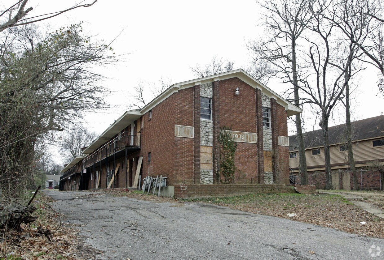 Primary Photo - 1073 E McLemore Ave