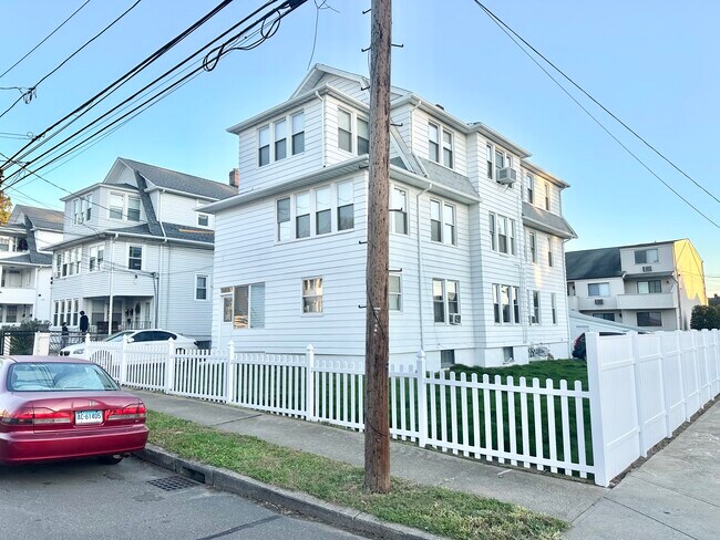 Foto del edificio - 71 Tremont Ave
