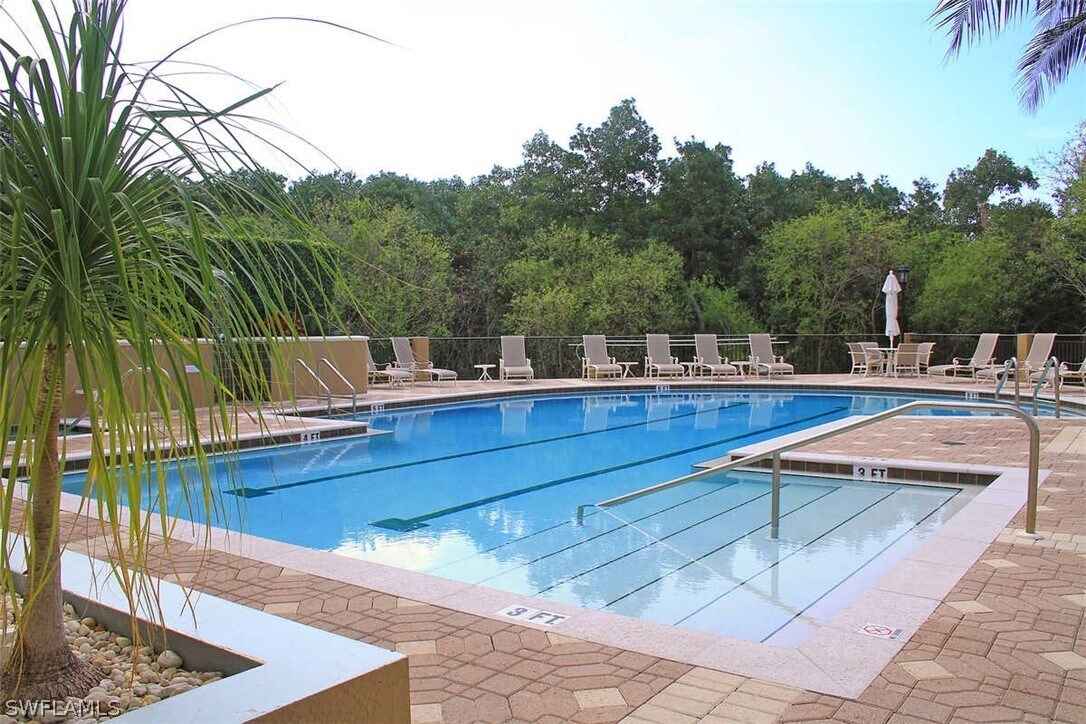 Building Photo - 7225 Pelican Bay Blvd