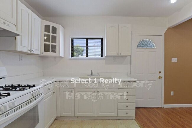 Foto del edificio - 941 W Cypress Rd