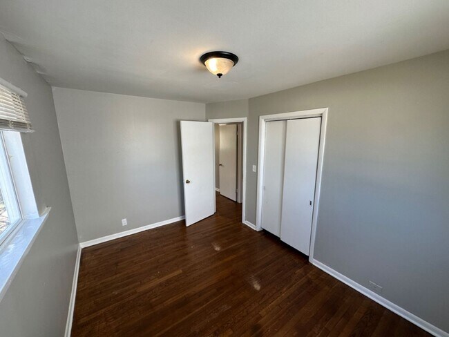 Building Photo - 5826-5828 N 93rd St. (Duplex)