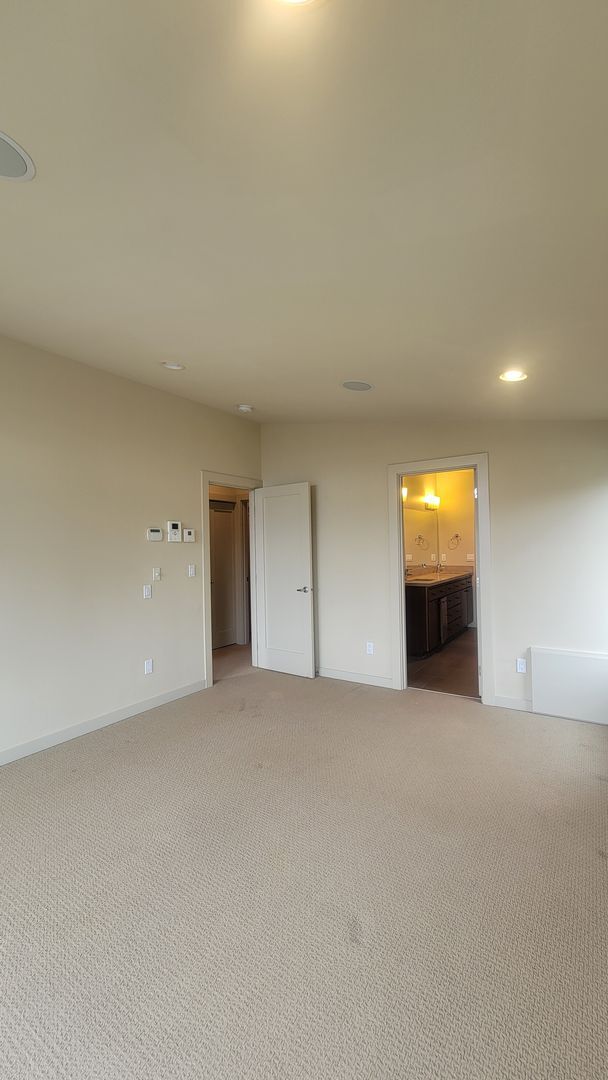 Foto del edificio - Spacious Townhome in Prime NE Seattle