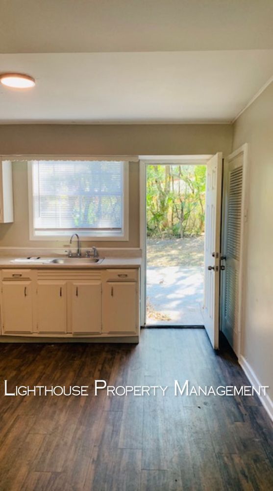 Building Photo - Cozy three bed/two bath home