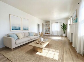 Building Photo - 7449 La Jolla Blvd
