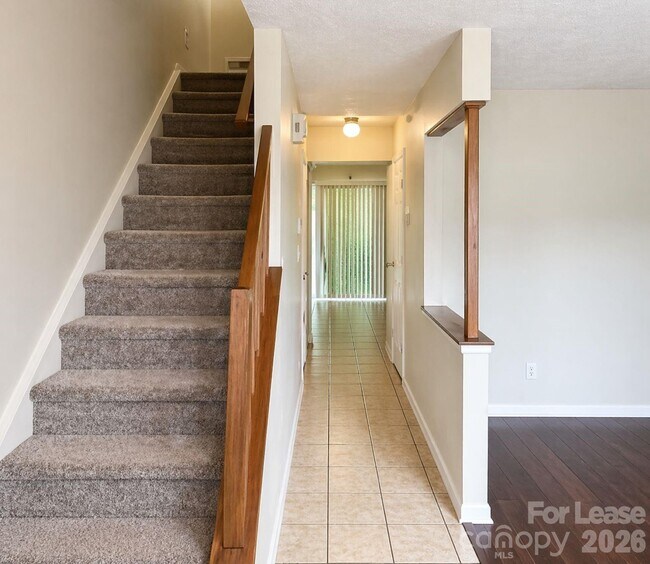 Foto del edificio - 9456 Lexington Cir