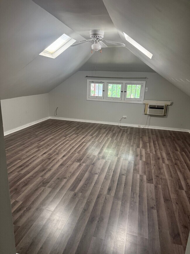 Foto del edificio - 2439 W Byron St