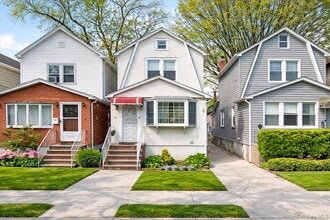 Building Photo - 71-19 Nansen St