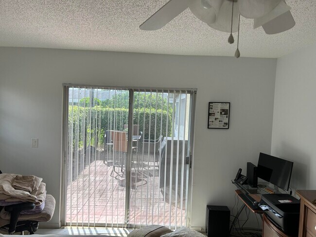 Foto del edificio - 1031 Citrus Way
