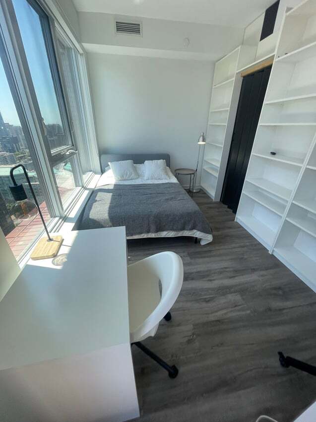 Photo du bâtiment - Flex Room - Selby St & Sherbourne St