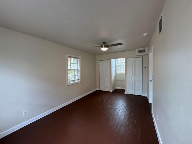 Building Photo - 227 Foresteria Dr