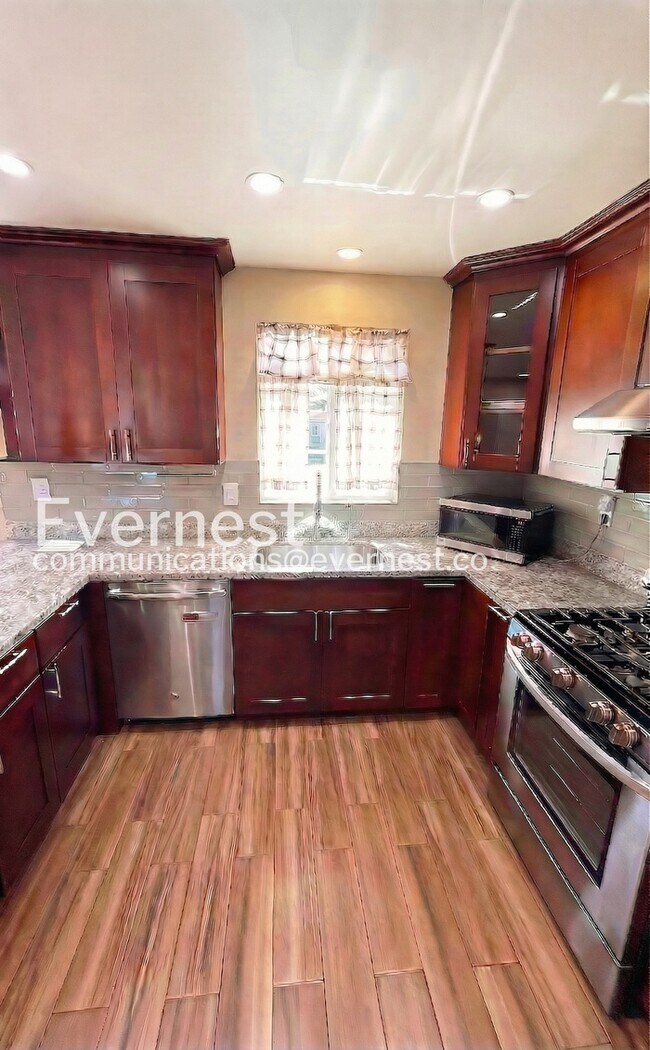 Foto del edificio - 1936 Shoreview Ave