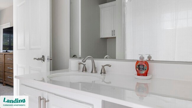 Foto del edificio - 100 Crossing Blvd