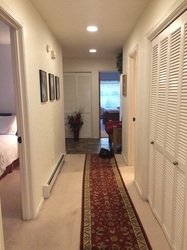 Building Photo - 947 Incline Way