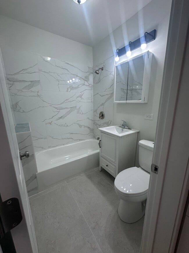 Foto del edificio - 5624 N Marmora Ave