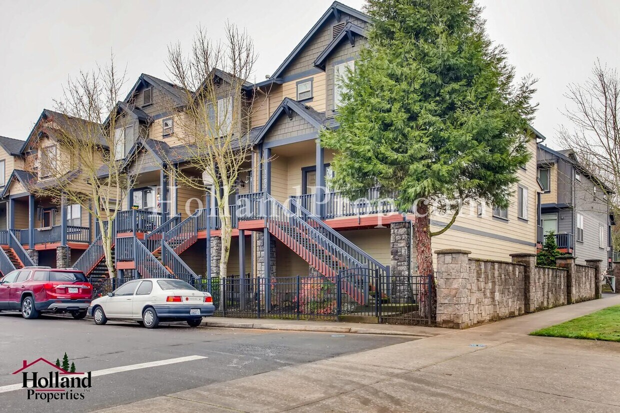 Primary Photo - Wonderful 3 Bed 2.5 Bath Hillsboro Townhouse!