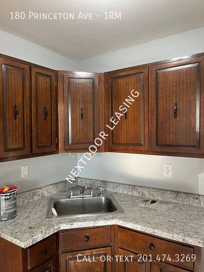 Building Photo - 180 Princeton Ave