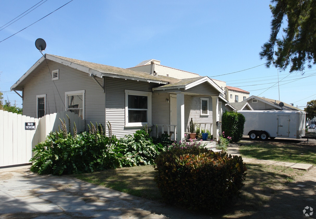 Building Photo - 264 S Pacific Ave