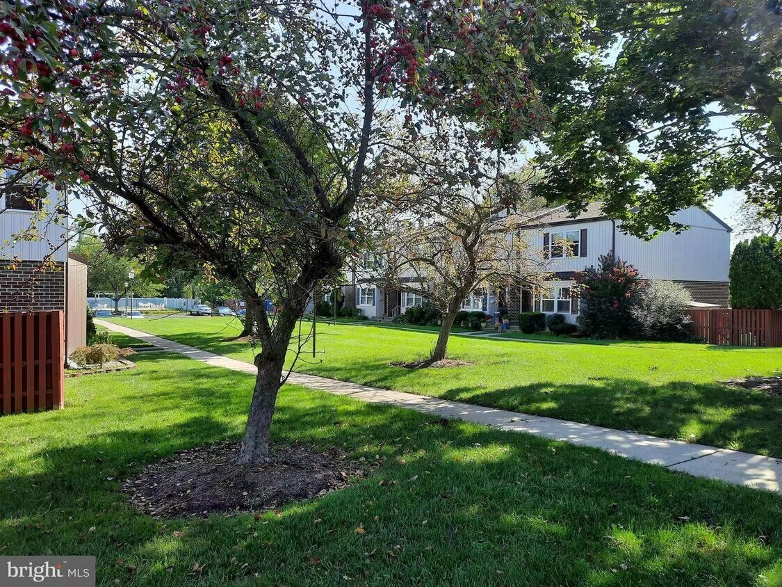 Primary Photo - 5 Shirley Ln