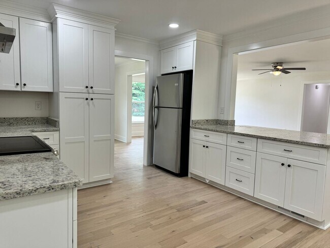 Foto del edificio - Renovated 3 BR Home in the Heart of Murfreesboro