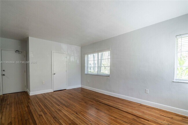 Foto del edificio - 1011 Bay Dr