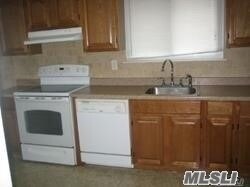 Building Photo - 65-11 Douglaston Pkwy