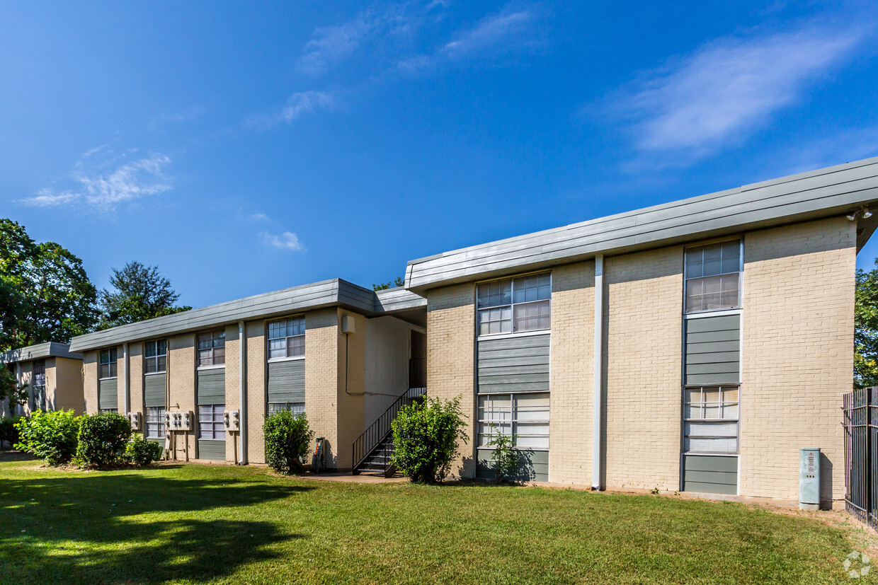 Primary Photo - Village Square Apartments