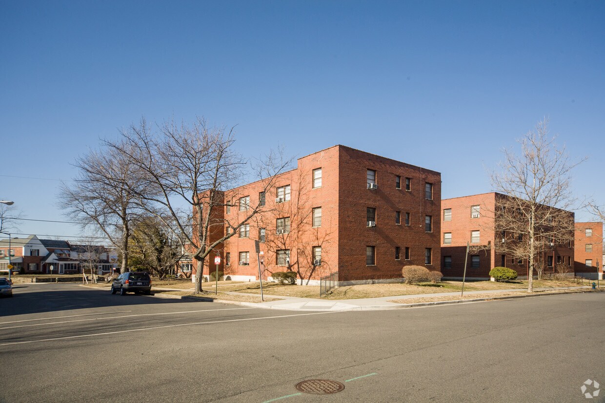 Foto principal - 3392 Blaine St NE