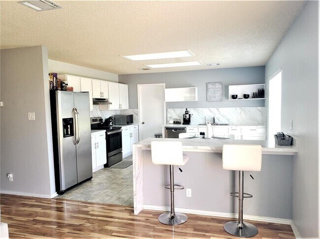 Building Photo - 2960 Donnell Dr