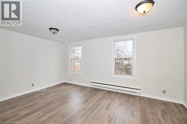 Photo du bâtiment - 33 Lock St