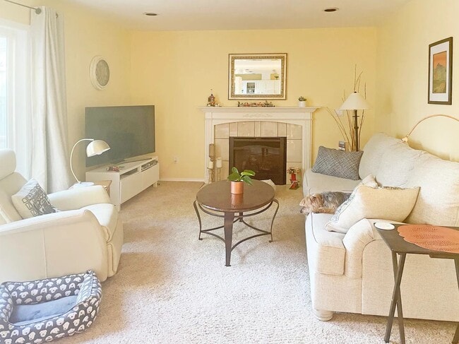 Building Photo - Short-Term Furnished Rental near Trails, S...