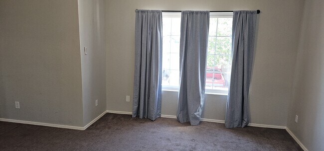Building Photo - 7110 N 28th Dr