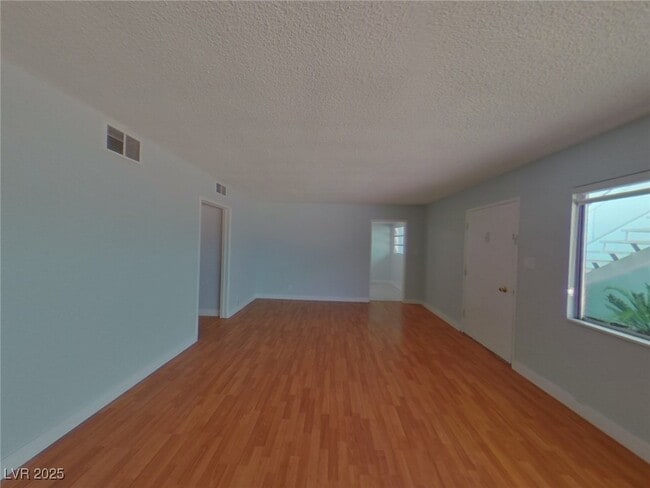 Foto del edificio - 1700 Rexford Dr