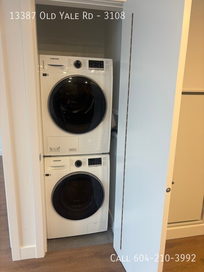 Building Photo - Top Floor Condo at Holland 2