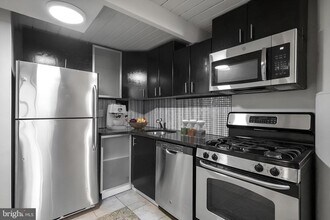 Building Photo - 1329 Lombard St