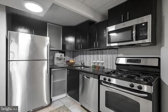 Building Photo - 1329 Lombard St