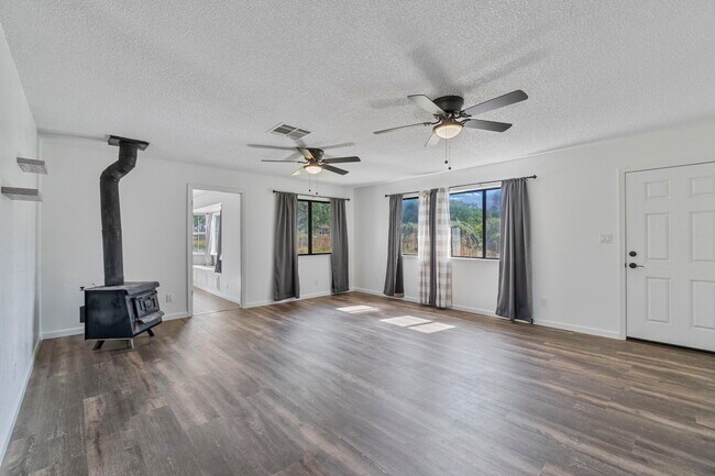 Foto del edificio - 31331 Auberry Rd