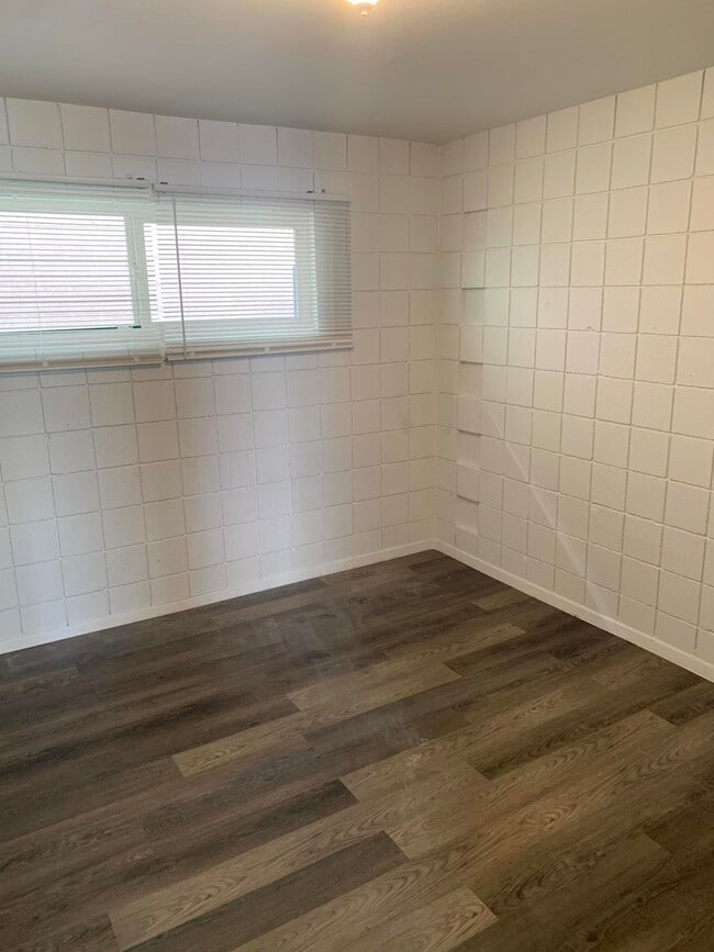 Building Photo - 1208 Ortiz Dr SE