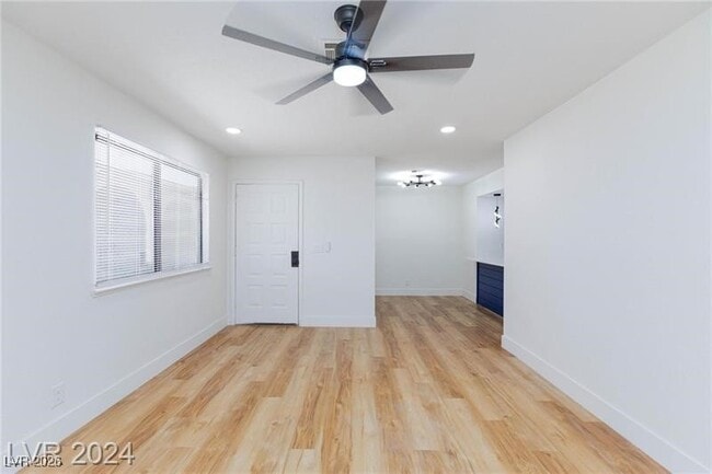 Foto del edificio - 5701 Smoke Ranch Rd