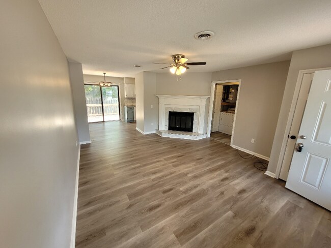 Building Photo - 577 Nina Pl