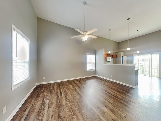 Photo - 3921 Rosefinch Cir House