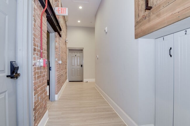 Building Photo - 2 Bedroom 1 Bath Apartment in Harlem