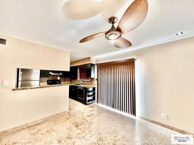 Foto del edificio - 6744 Central Blvd