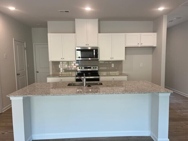 Building Photo - Charming 3BR Townhome in Dawsonville