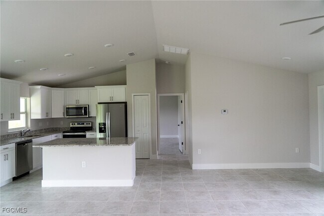 Foto del edificio - 409 Moore Ave