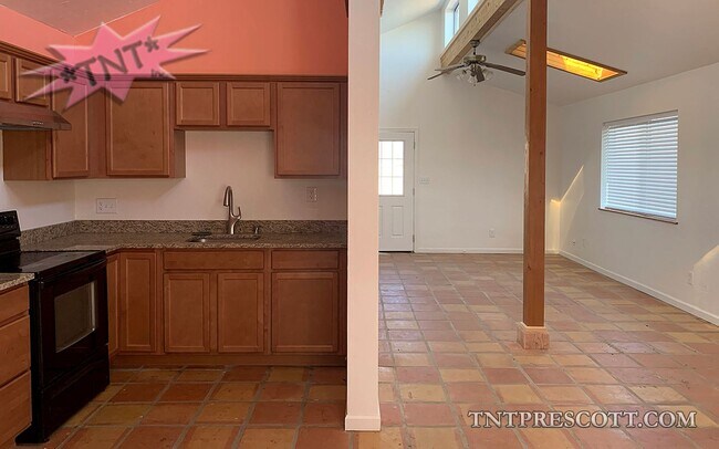 Building Photo - Home in Williamson Valley