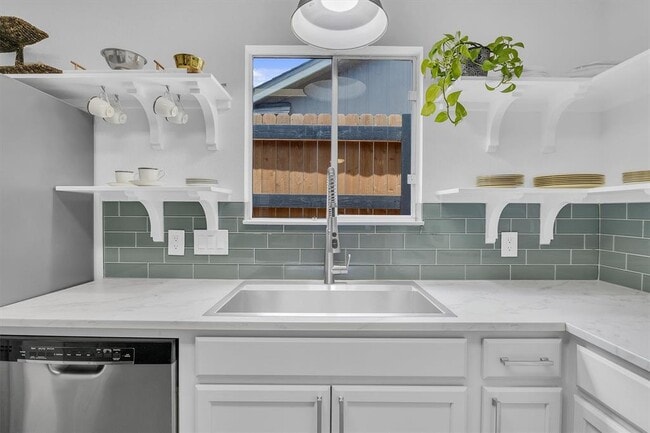 Building Photo - 9831 Briar Ridge Dr