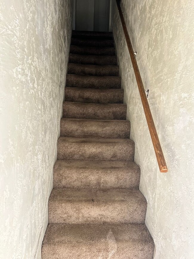 Building Photo - Great 2 Bedroom Apartment