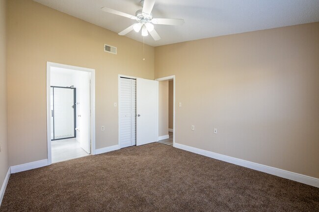 Foto del edificio - 1025 Clovercrest Rd