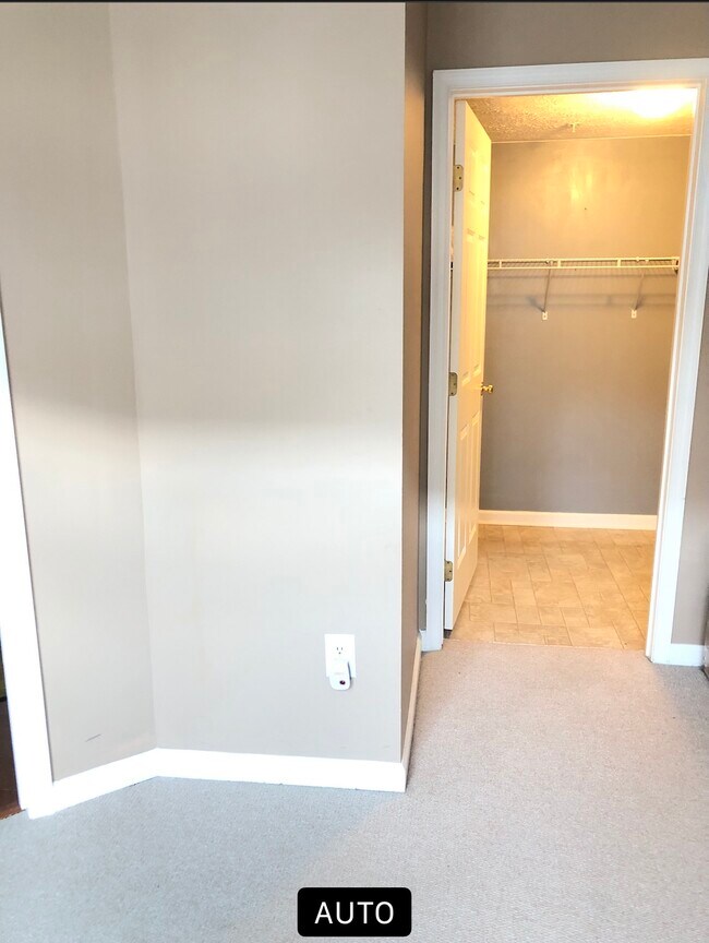 Vestidor - 7259 Fair Oak Dr